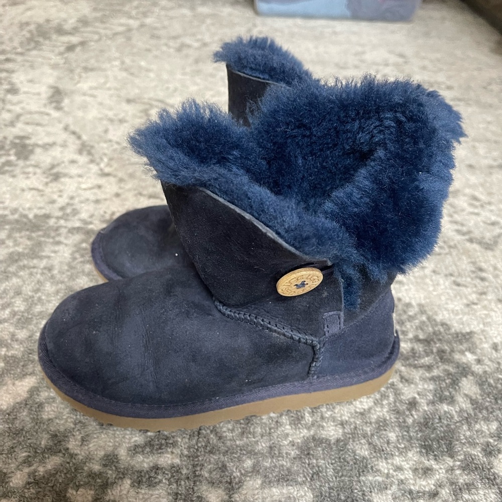 UGG little girls size 13 navy with butto